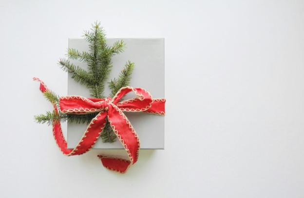 What is Employee Gifting? How to Get It Right